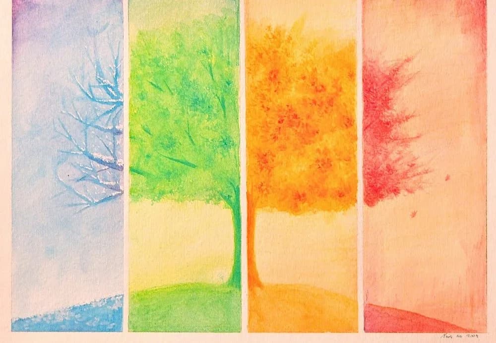 Arbre pintat amb els colors de les quatre estacions